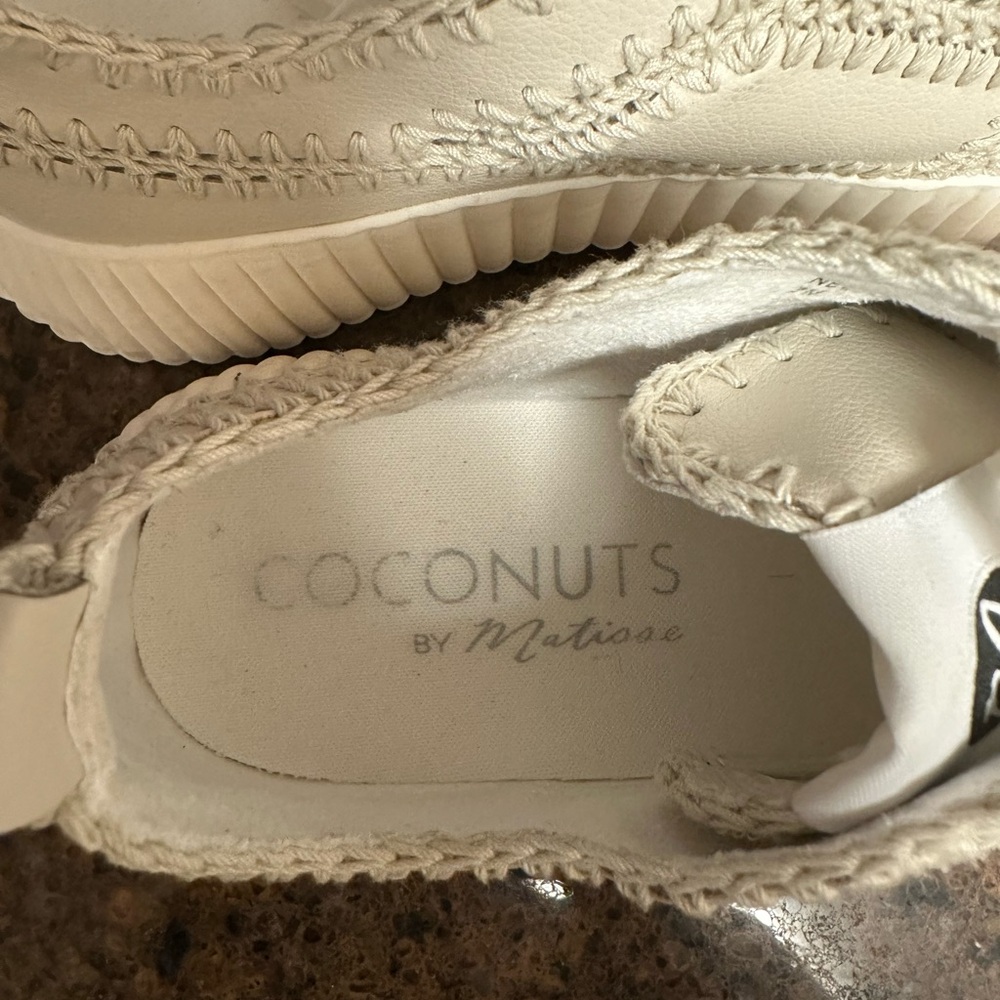 Coconuts by Matisse. Natural color size 7 - Picture 2 of 7
